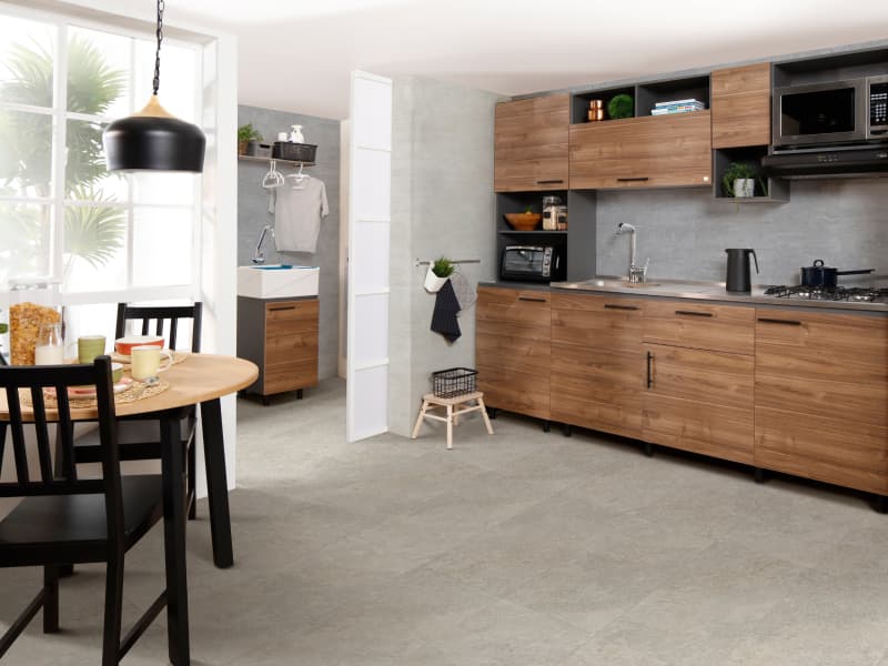 Ambiente de cocina amplia Praga con lavadero