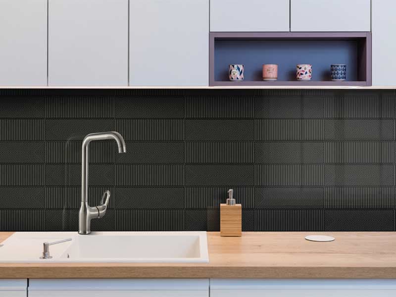 Cocina con salpicadero moderno