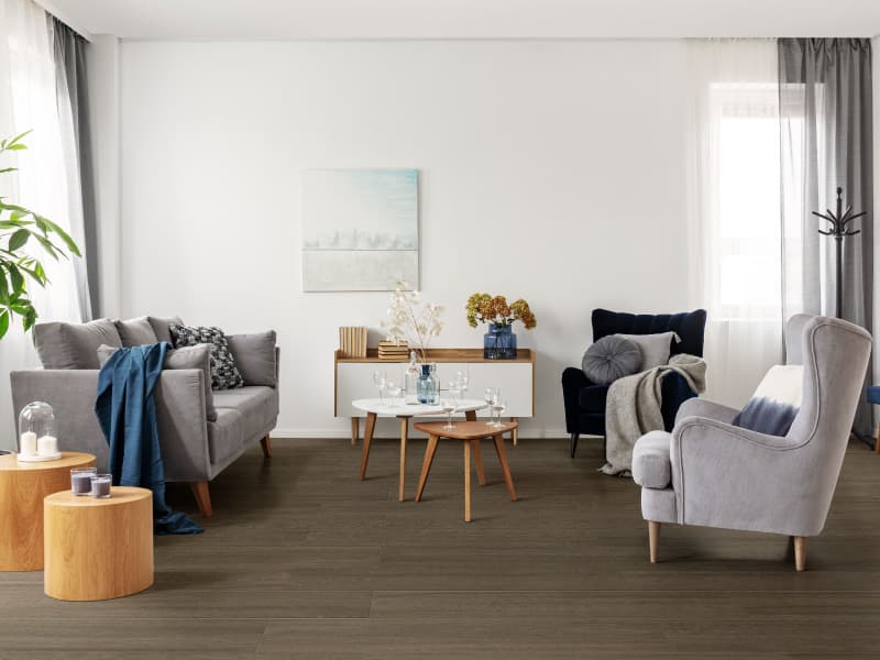 Sala mediana con estilo moderno