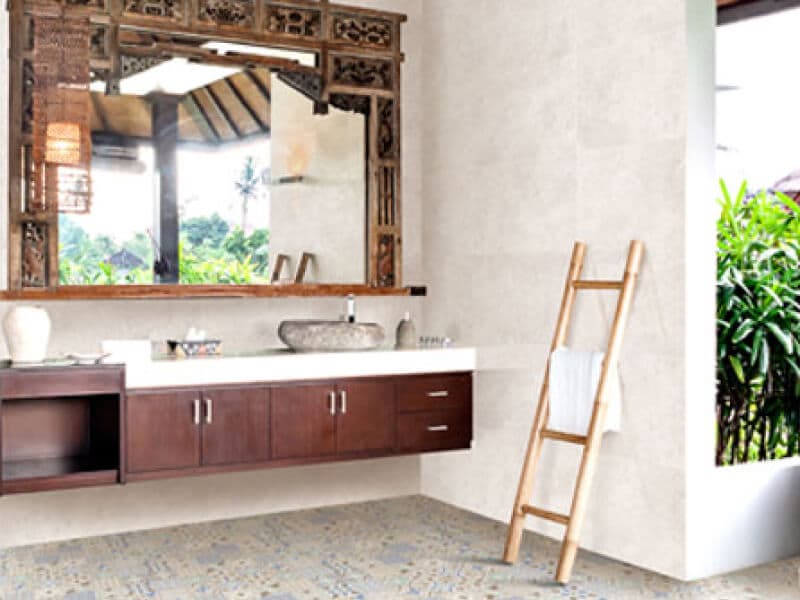 Baño abierto con estilo rústico