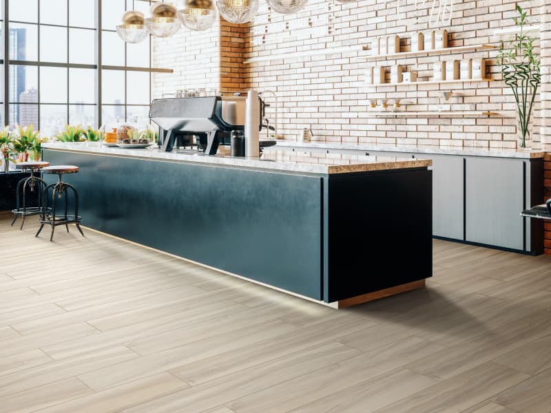 Café estilo industrial con listones de madera