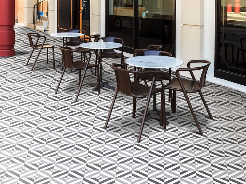 Cafetería con piso de diseño geométrico
