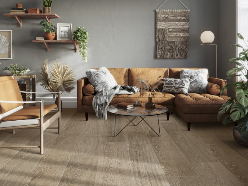 Sala con pisos en acabado tipo madera