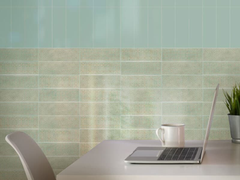 Estudio tranquilo en tonos verdes