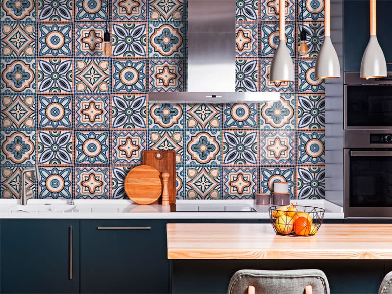 Cocina con diseño histórico y toques retro