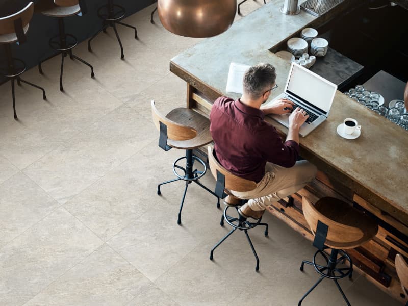 Barra de bar estilo industrial